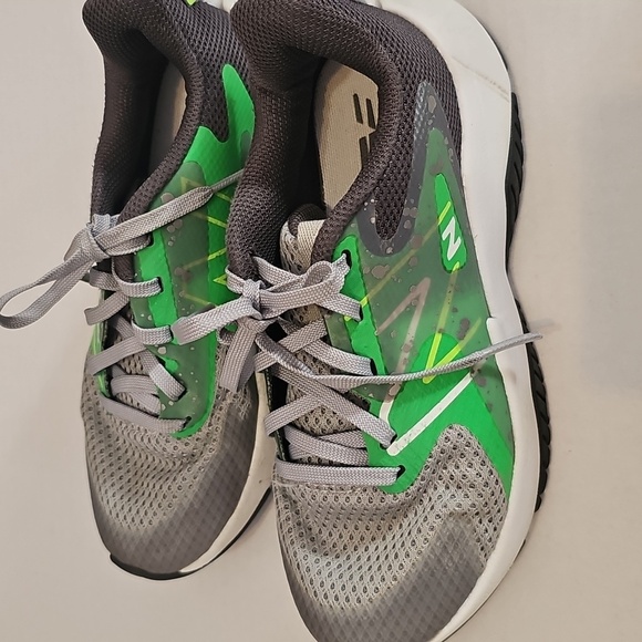New Balance Other - New Balance Rave Run v2 Sneakers Sz 1.5 Green/Grey